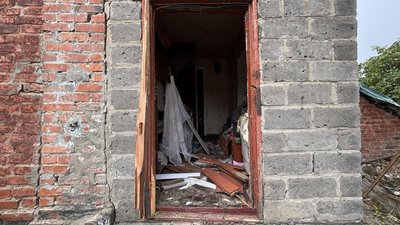 Будинок у Чугуєві, який зруйновано після удару дронів Будинок у Чугуєві, який зруйновано після удару дронів