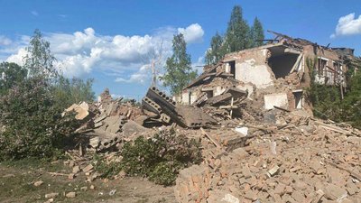 Зруйнований будинок після ударів росіян по Семенівській громаді на Чернігівщині 18 травня 2024 року Зруйнований будинок після ударів росіян по Семенівській громаді на Чернігівщині 18 травня 2024 року