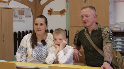 Тато-військовий приїхав на перший дзвоник до сина в ліцей у Рівному