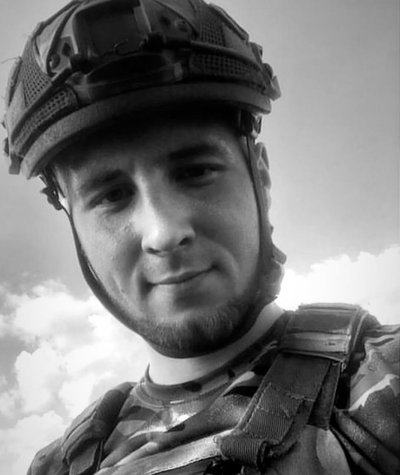 Батькові загиблого 21-річного нацгвардійця з Волині передали посмертну відзнаку сина Батькові загиблого 21-річного нацгвардійця з Волині передали посмертну відзнаку сина