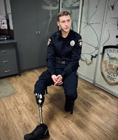 "Ніколи не пожалію, що пішов на війну": волинянин після втрати ноги став стажером Нацполіції