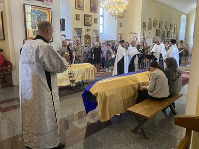 Віталій Нелюба та Руслан Таран: з ким попрощалися 6 червня 2024 у Полтаві Віталій Нелюба та Руслан Таран: з ким попрощалися 6 червня 2024 у Полтаві