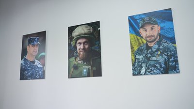 "Народжені на перемогу": у Вінниці презентували фотографії оборонців "Народжені на перемогу": у Вінниці презентували фотографії оборонців