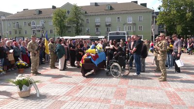 Із солдатом Юрієм Костюкевичем попрощалися у Рівному Із солдатом Юрієм Костюкевичем попрощалися у Рівному