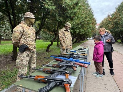 У Житомирі школярі пройшли квест до Дня захисників і захисниць України У Житомирі школярі пройшли квест до Дня захисників і захисниць України