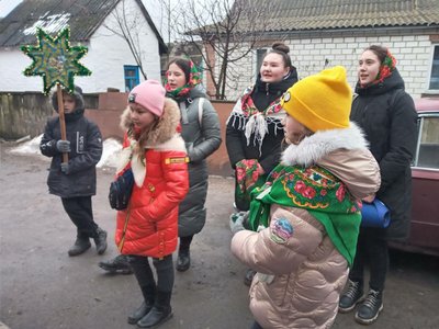 У громаді на Житомирщині працівники культури місяць колядували та щедрували, збираючи гроші для ЗСУ У громаді на Житомирщині працівники культури місяць колядували та щедрували, збираючи гроші для ЗСУ