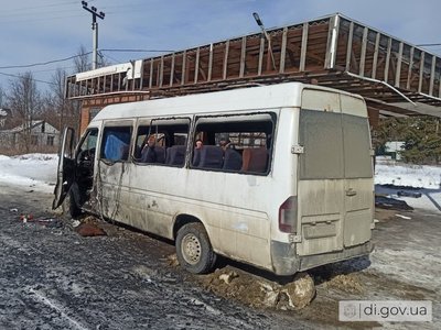 Пошкоджена внаслідок атаки російського дрона маршрутка, 11 лютого 2026 року Пошкоджена внаслідок атаки російського дрона маршрутка, 11 лютого 2026 року