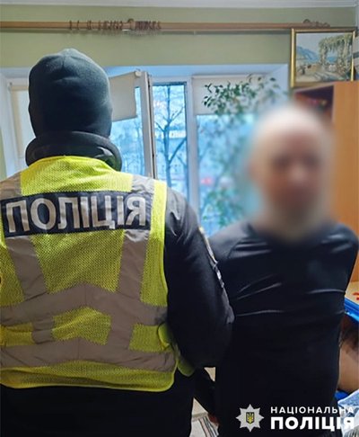 Нетверезий чоловік стріляв з балкона столичної багатоповерхівки Нетверезий чоловік стріляв з балкона столичної багатоповерхівки