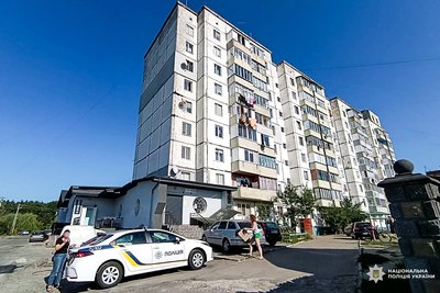 Малолітня дівчинка випала з вікна шостого поверху у місті на Рівненщині Малолітня дівчинка випала з вікна шостого поверху у місті на Рівненщині