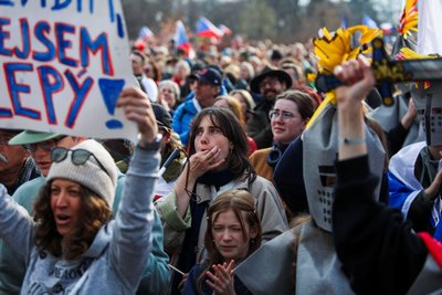 У Празі кількасот тисяч людей вийшли на мітинг проти уряду Андрея Бабіша — медіа У Празі кількасот тисяч людей вийшли на мітинг проти уряду Андрея Бабіша — медіа