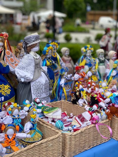 Всесвітній день вишиванки у Житомирі: майстеркласи, виставки, фотозони Всесвітній день вишиванки у Житомирі: майстеркласи, виставки, фотозони