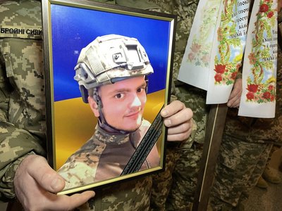 У Полтаві планують встановити меморіальні дошки 14 полеглим захисникам У Полтаві планують встановити меморіальні дошки 14 полеглим захисникам