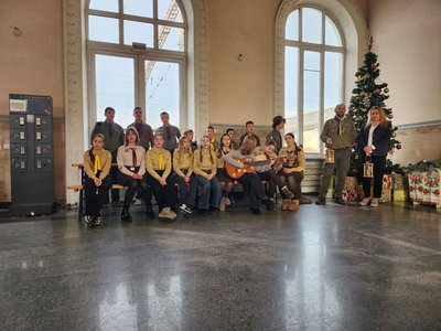 "Світлом подолаємо темряву": у Полтаву передали Вифлеємський вогонь миру "Світлом подолаємо темряву": у Полтаву передали Вифлеємський вогонь миру