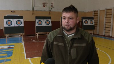 Військові та ветерани стріляли з луків у Рівному Військові та ветерани стріляли з луків у Рівному
