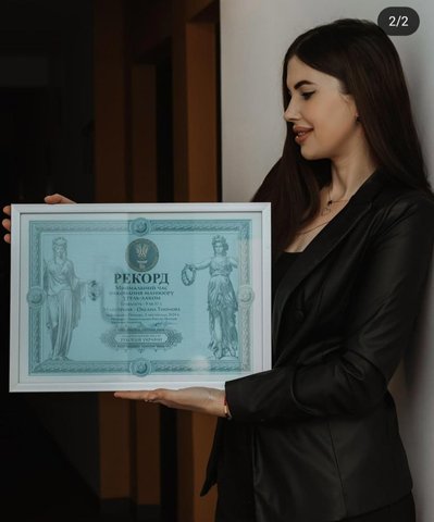 Манікюр за 10 хвилин: як сум’янка Оксана Тіхонова стала рекордсменкою книги рекордів України?