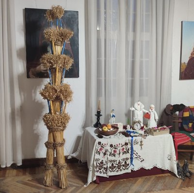 Дідух заввишки майже два метри зберігається у фонді Кам’янець-Подільського державного історичного музею-заповідника Дідух заввишки майже два метри зберігається у фонді Кам’янець-Подільського державного історичного музею-заповідника