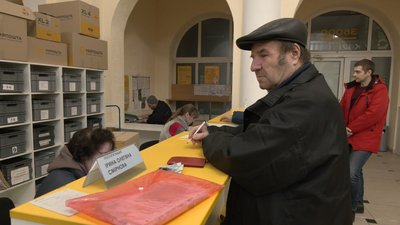 Хто може отримати тисячу гривень через "Укрпошту" Хто може отримати тисячу гривень через "Укрпошту"