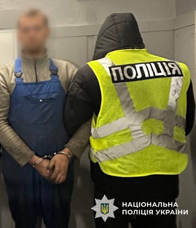 Вважав, що діяв за завданням СБУ: у Києві затримали підозрюваного у підпалі відділення Укрпошти Вважав, що діяв за завданням СБУ: у Києві затримали підозрюваного у підпалі відділення Укрпошти