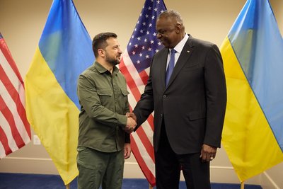 Зеленський зустрівся з міністром оборони США Остіном Зеленський зустрівся з міністром оборони США Остіном