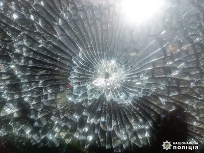 У Харкові невідомий стріляв по автобусах карсан У Харкові невідомий стріляв по автобусах карсан