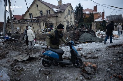 Атака РФ на Київ та область: на Київщині загинув чоловік, 12 людей — поранені, у столиці — є руйнування Атака РФ на Київ та область: на Київщині загинув чоловік, 12 людей — поранені, у столиці — є руйнування