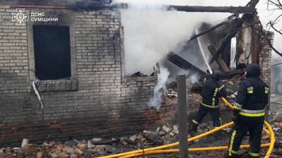 Армія РФ влучила дроном по приватному будинку у Чернеччинській громаді на Сумщині Армія РФ влучила дроном по приватному будинку у Чернеччинській громаді на Сумщині