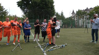 Іван Горулько освідчився дівчині на футбольному полі