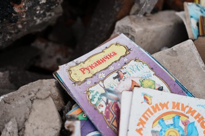 "Валя викинула у вікно спочатку онучку": як живуть під обстрілами у селі Князівка на Сумщині за 20 км від Росії "Валя викинула у вікно спочатку онучку": як живуть під обстрілами у селі Князівка на Сумщині за 20 км від Росії
