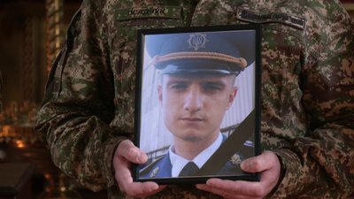 У Хмельницькому попрощались з двома захисниками — Тарасом Палагнюком та Андрієм Кушніром