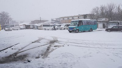 Ожеледь та снігопад: як курсують автобуси на Вінниччині Ожеледь та снігопад: як курсують автобуси на Вінниччині