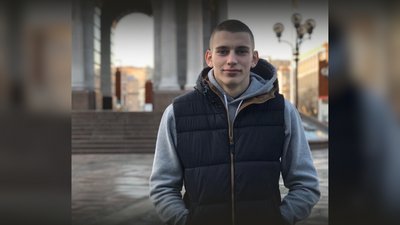 Загинув в авіакатастрофі, коли везли на обмін: у Славутичі прощалися з нацгвардійцем Іваном Роєм Загинув в авіакатастрофі, коли везли на обмін: у Славутичі прощалися з нацгвардійцем Іваном Роєм