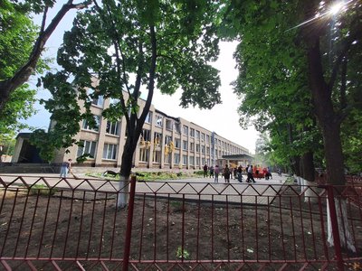 Наслідки удару по ліцею у Лозовій Наслідки удару по ліцею у Лозовій