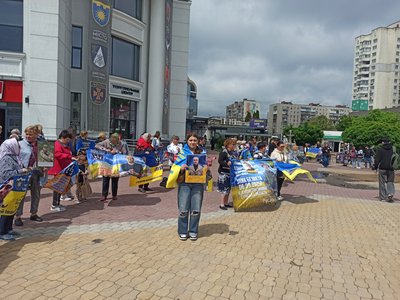 "Я мама — і мушу чекати": у Хмельницькому відбулась 199-та акція на підтримку полонених і зниклих безвісти військових "Я мама — і мушу чекати": у Хмельницькому відбулась 199-та акція на підтримку полонених і зниклих безвісти військових