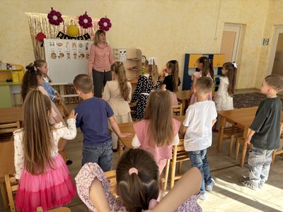 Не чекаючи вересня: у садочку на Буковині старші групи вчать англійську за новою програмою Не чекаючи вересня: у садочку на Буковині старші групи вчать англійську за новою програмою