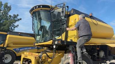 Директор сільськогосподарського підприємства у Слободі Михайло Попов Директор сільськогосподарського підприємства у Слободі Михайло Попов