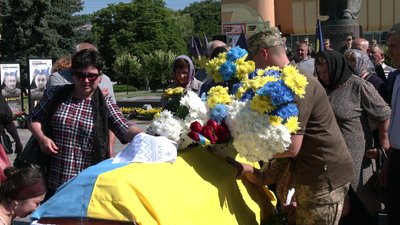 У Рівному попрощалися з військовим Петром Макариком У Рівному попрощалися з військовим Петром Макариком