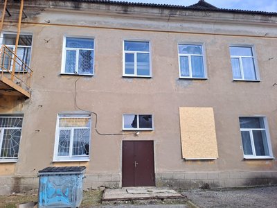 Наслідки обстрілів школи у місті Часів Яр 1 березня. Фото: Telegram / Павло Кириленко Наслідки обстрілів школи у місті Часів Яр 1 березня. Фото: Telegram / Павло Кириленко