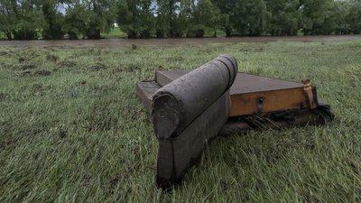 Змиті городи, замулені подвір'я та знищений врожай: село Залужжя на Хмельниччині опинилося під водою через зливу Змиті городи, замулені подвір'я та знищений врожай: село Залужжя на Хмельниччині опинилося під водою через зливу