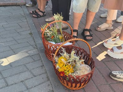 Букети сухоцвітів та випічка: що освячують черкасці на Маковія Букети сухоцвітів та випічка: що освячують черкасці на Маковія
