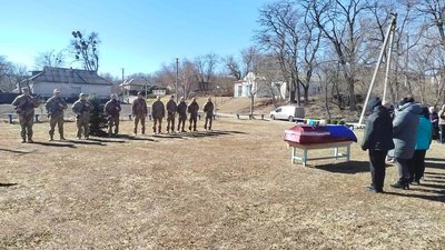На Кіровоградщині попрощались із загиблими військовими Іваном Слюсарем та Сергієм Сергеєвим На Кіровоградщині попрощались із загиблими військовими Іваном Слюсарем та Сергієм Сергеєвим