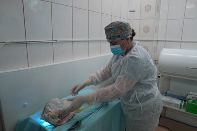 Повернулась до Херсона, щоб рятувати людські життя. Історія операційної медсестри Повернулась до Херсона, щоб рятувати людські життя. Історія операційної медсестри