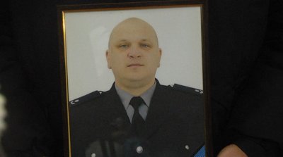 У Хмельницькому попрощалися з поліцейськими Русланом Буровим і Валентином Медвідем, які загинули під час бойового завдання У Хмельницькому попрощалися з поліцейськими Русланом Буровим і Валентином Медвідем, які загинули під час бойового завдання
