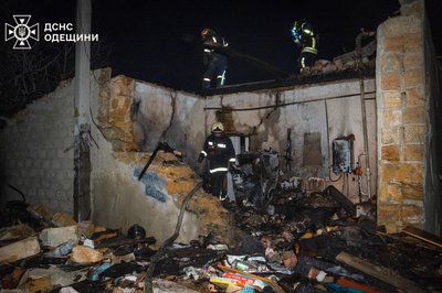 Пошкоджені будинки, магазини, автівки, є поранений: армія РФ вчетверте за тиждень атакувала Одесу "шахедами" Пошкоджені будинки, магазини, автівки, є поранений: армія РФ вчетверте за тиждень атакувала Одесу "шахедами"