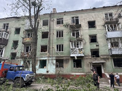 "Я працювала вдома, нічого не віщувало". Як у Краматорську пережили вечірній удар бомбами, під час якого поранені були 12 людей "Я працювала вдома, нічого не віщувало". Як у Краматорську пережили вечірній удар бомбами, під час якого поранені були 12 людей