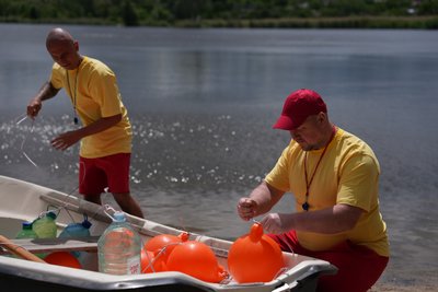 Рятувальники на водоймі в Харкові Рятувальники на водоймі в Харкові