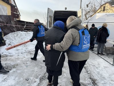 “Я не могла вийти з хати”: як рятували 87-річну сум’янку після російського удару “Я не могла вийти з хати”: як рятували 87-річну сум’янку після російського удару
