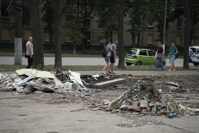 Третій день після авіаудару по центру Сум: як оговтується проспект Шевченка Третій день після авіаудару по центру Сум: як оговтується проспект Шевченка