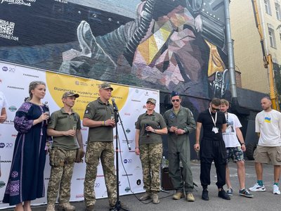 У Києві на Подолі з'явився "Привид Києва" У Києві на Подолі з'явився "Привид Києва"