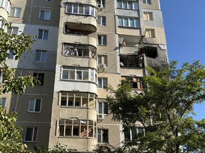 Херсон, обстріли, жовтень 2024, будинок, балкон Херсон, обстріли, жовтень 2024, будинок, балкон