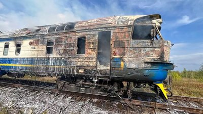 На Рівненщині загорівся потяг "Коростень-Олевськ-Сарни" На Рівненщині загорівся потяг "Коростень-Олевськ-Сарни"